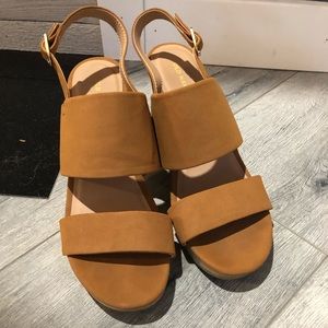 Size 10 old navy tan/brown block heel shoes